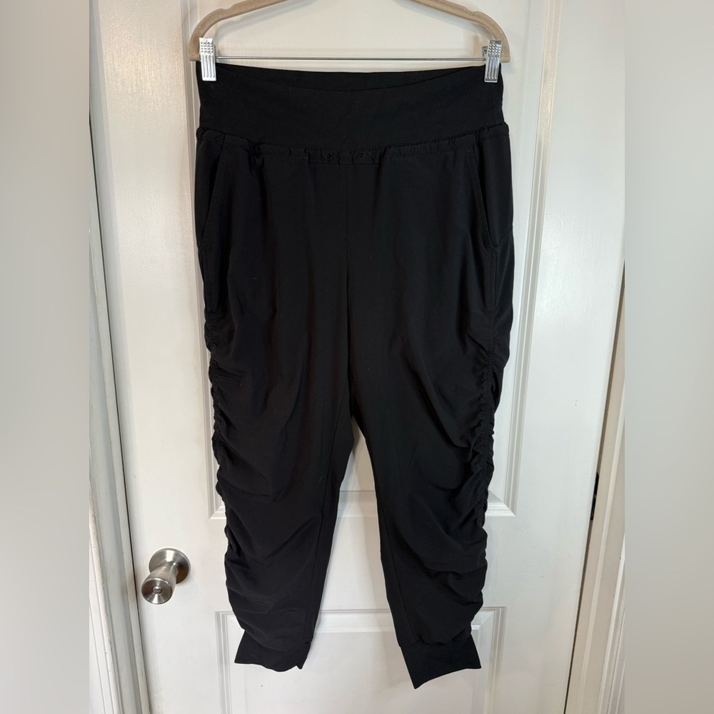 Athleta Women’s Black Attitude Lined Pants - Size 6 - Picture 1 of 8